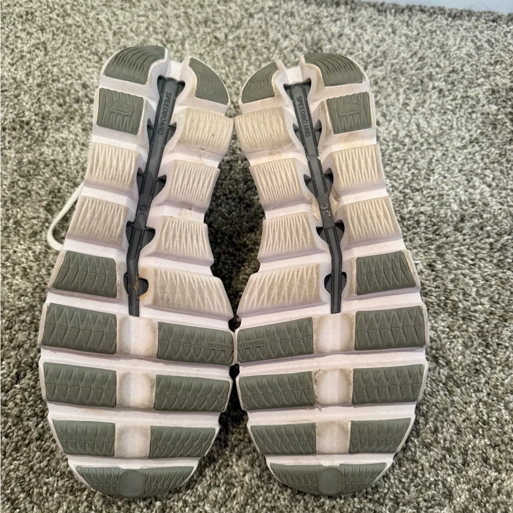 On Running Women's Gray Running Shoes - Picture 5 of 6